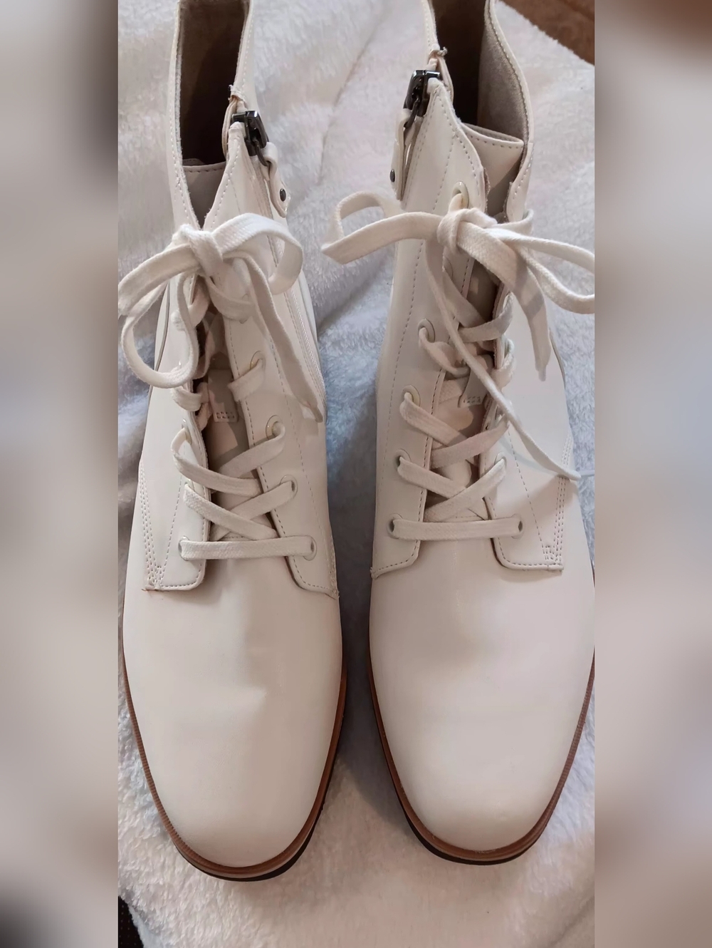 Dr Scholl's Lace-Up Ankle Boots in Light Cream